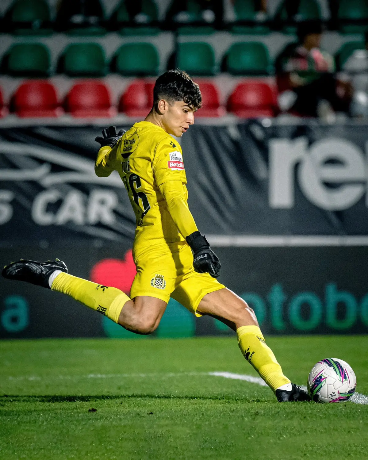 Tomé: aos 17 anos e nove meses, estreou-se na baliza do Boavista (Créditos: Boavista FC)