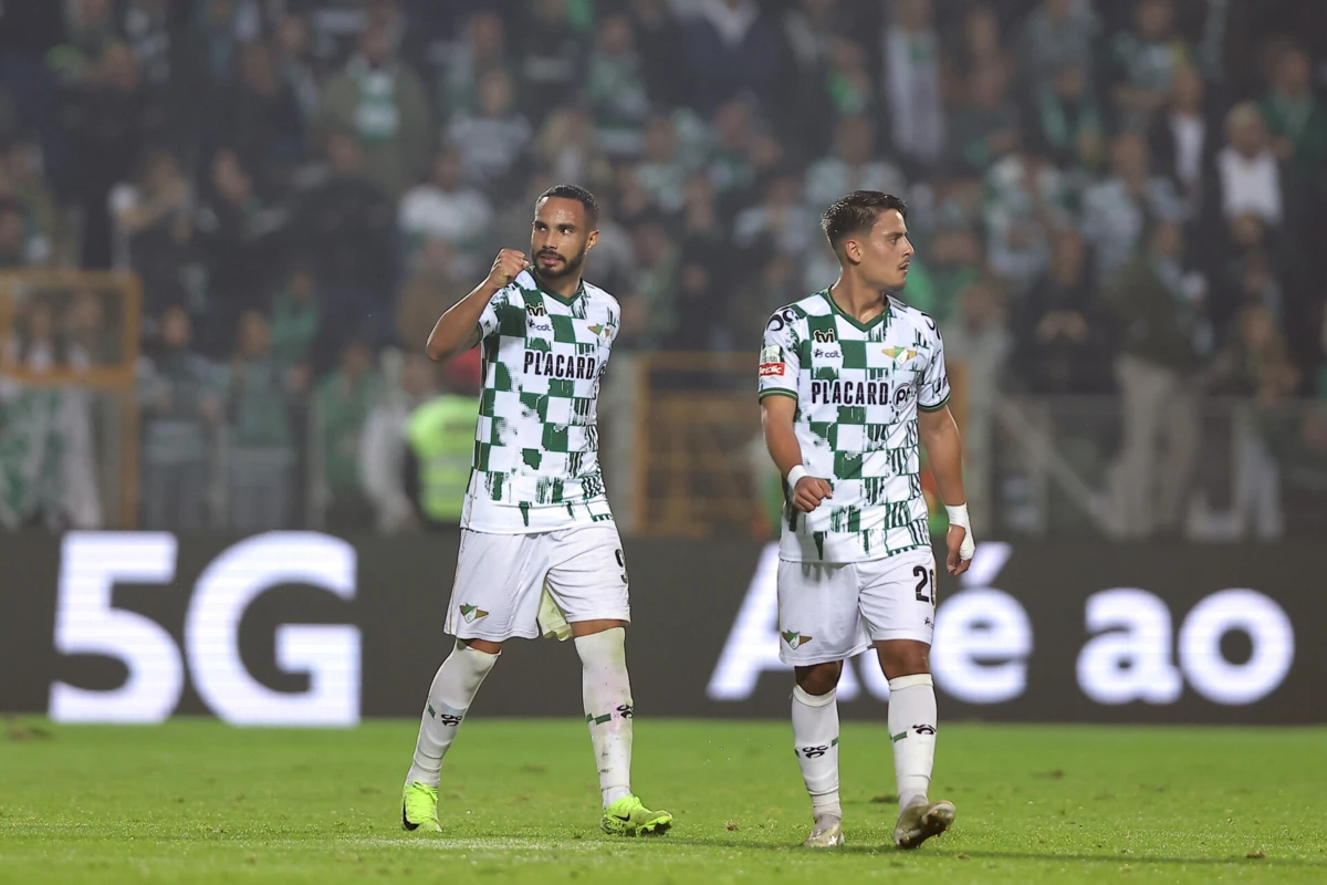 Schettine festeja o golo marcado ao Sporting (Créditos: Miguel Pereira/Global Imagens)