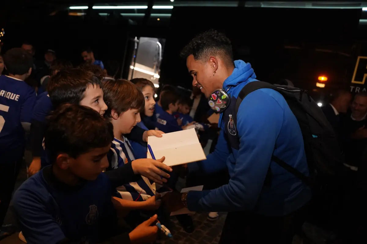 Galeno acarinhado na Madeira (Créditos: FC Porto)