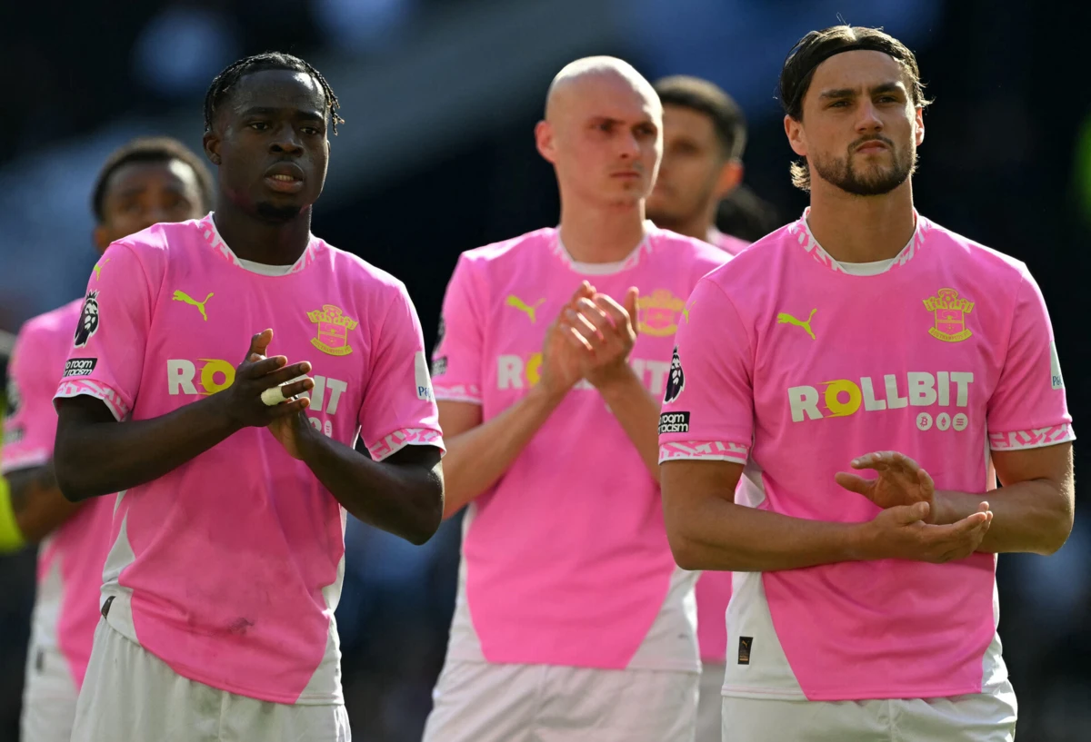 Taylor Harwood-Bellis, à direita (créditos: AFP)