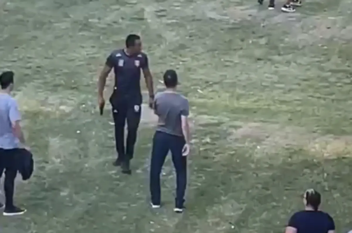 Imagem de contexto do artigo Quarto árbitro mostra pistola após agressão a assistente. Ora veja