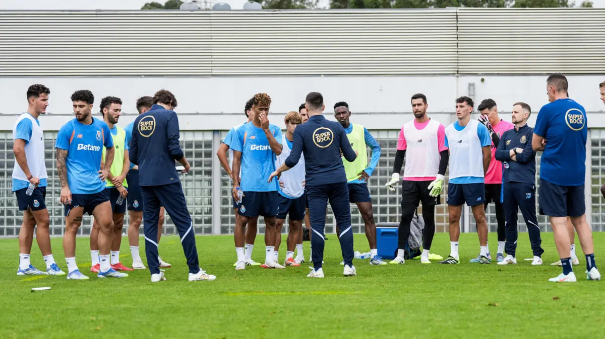Imagem de contexto do artigo As imagens do primeiro treino do FC Porto às ordens de Francesco Farioli