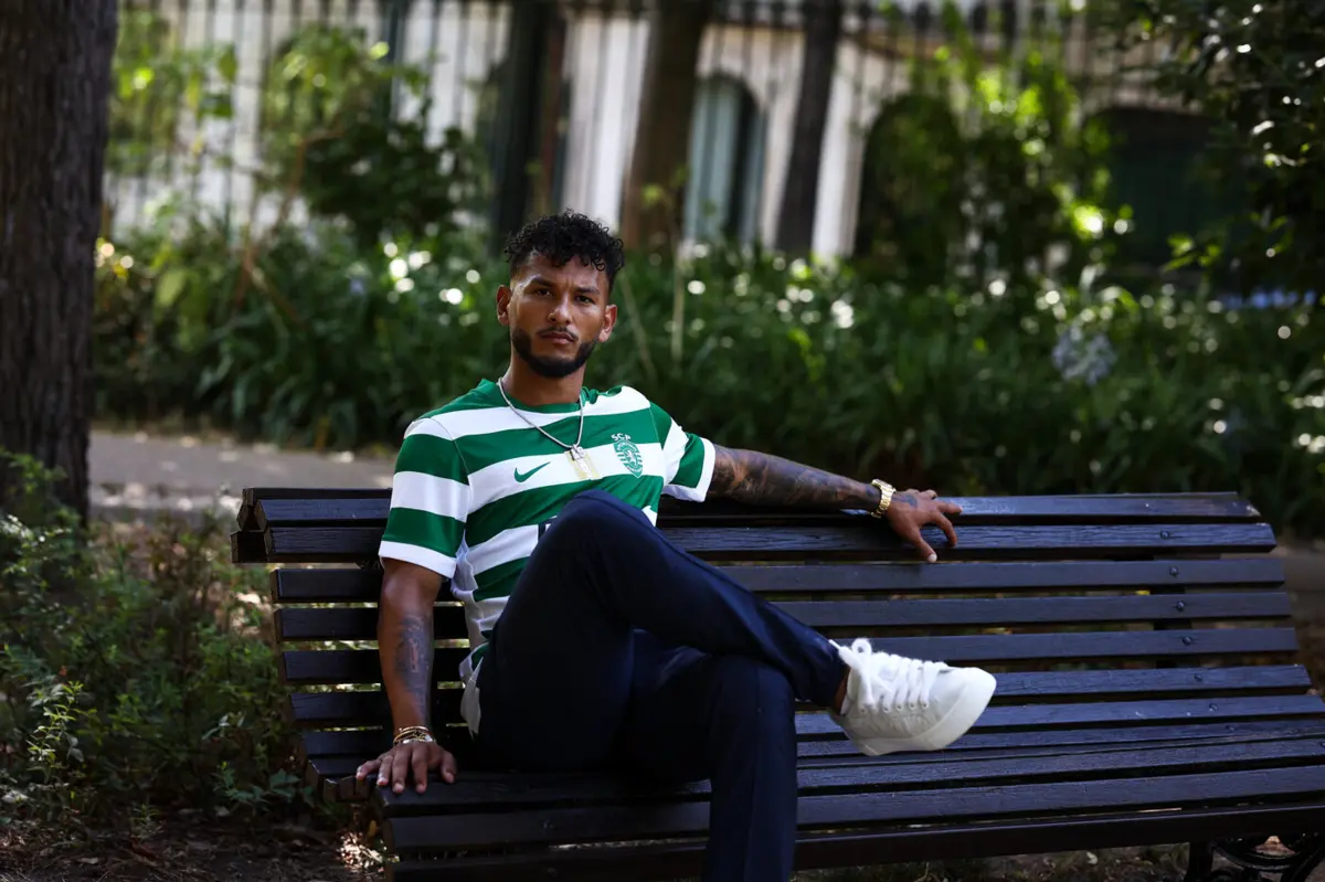 Imagem de contexto do artigo Luis Suárez apresenta-se: "Sempre de olhos na baliza e com vontade de devorar o mundo"