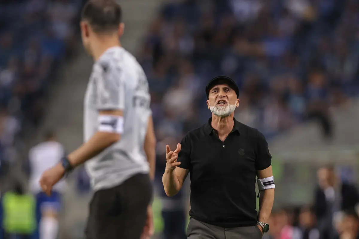 Imagem de contexto do artigo A uma jornada do fim, Álvaro Pacheco protagoniza 13.ª mudança de treinador em 2023/24