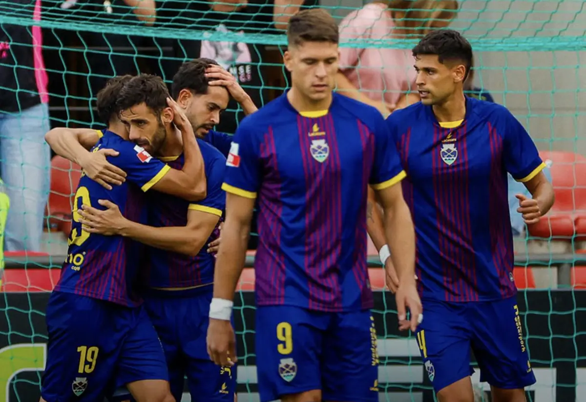 Jogadores do Chaves festejam