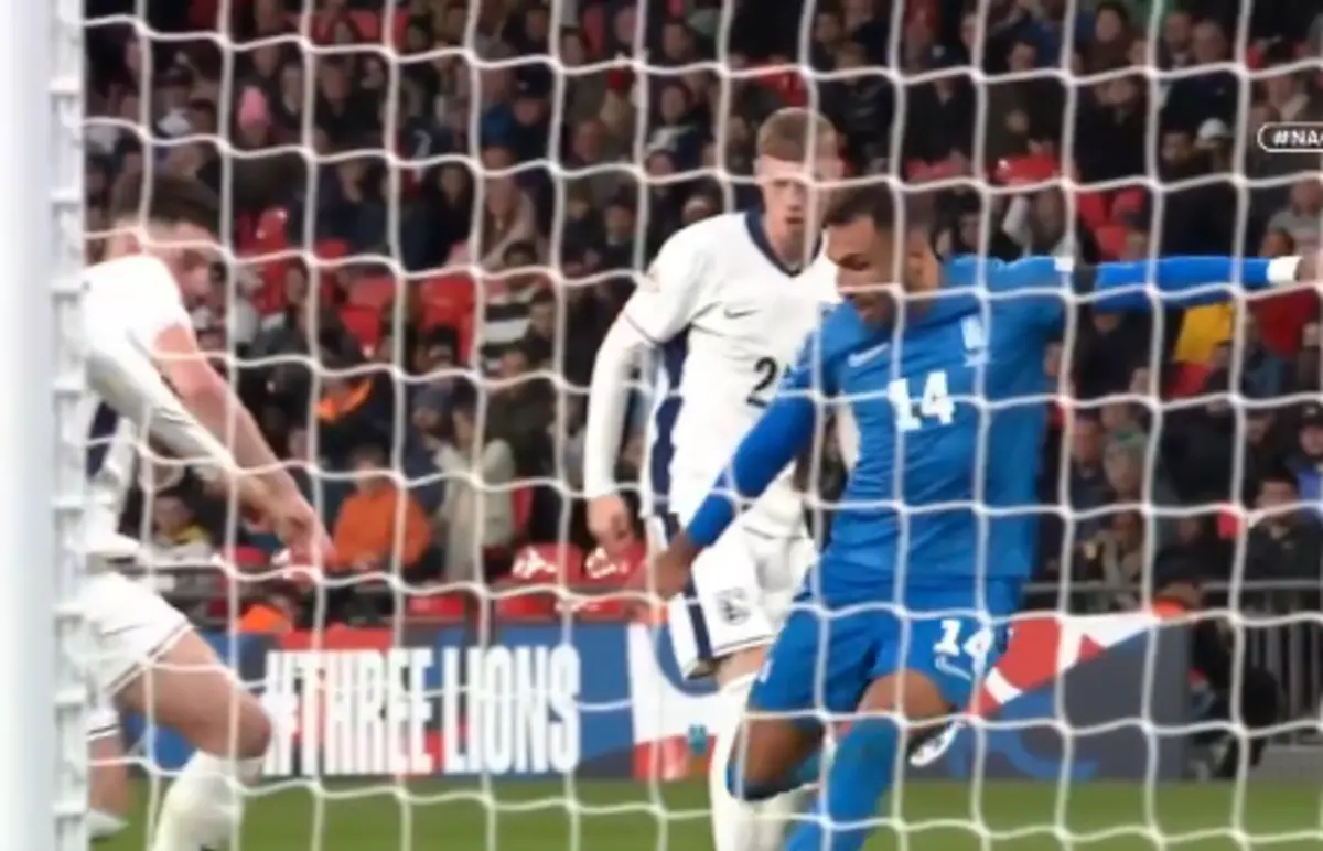 Imagem de contexto do artigo Pavlidis bisa e ainda vê um golo anulado no Inglaterra-Grécia. Veja aqui