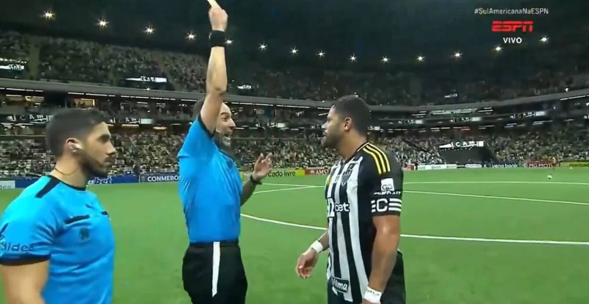 Imagem de contexto do artigo Insólito: Hulk pensou que tinha convencido o árbitro... até ver amarelo