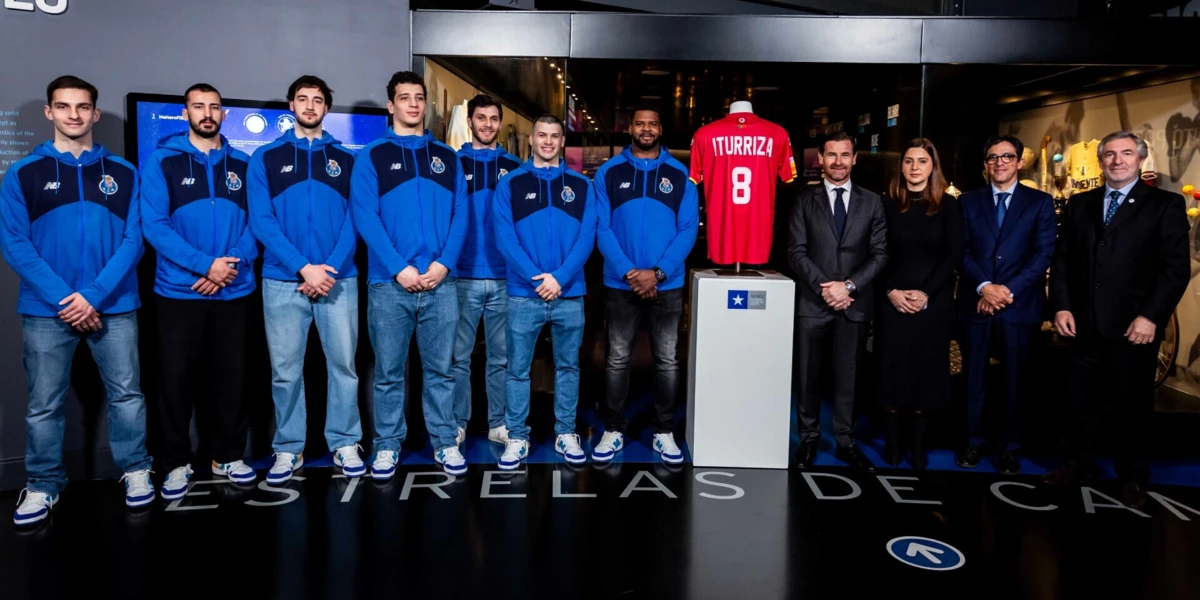 Imagem de contexto do artigo Andebolistas do FC Porto que foram ao Mundial com a Seleção recebidos por Villas-Boas no Museu