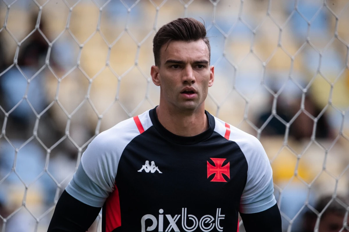 Imagem de contexto do artigo Léo Jardim em destaque no dérbi Flamengo-Vasco da Gama: veja a dupla defesa do ex-Rio Ave e Boavista