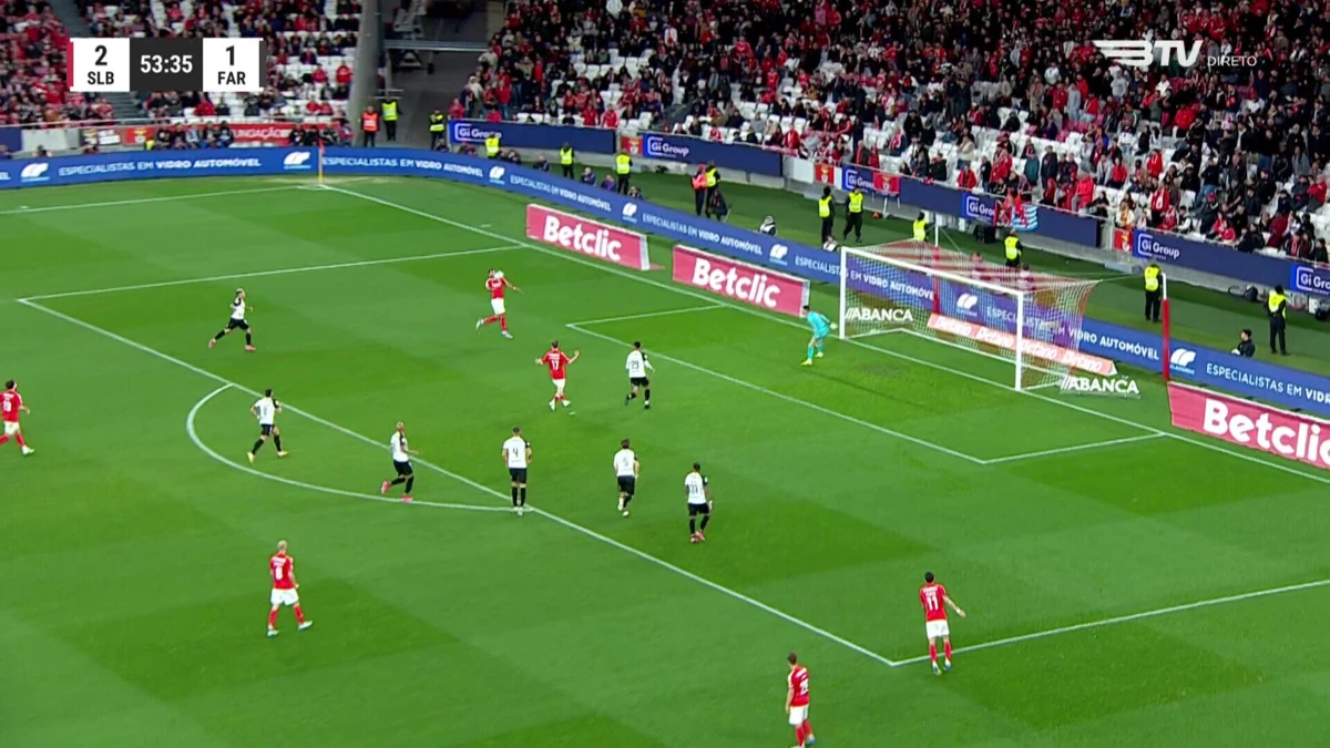 Imagem de contexto do artigo Benfica-Farense: Pavlidis retribui e Akturkoglu marca. Veja o golo