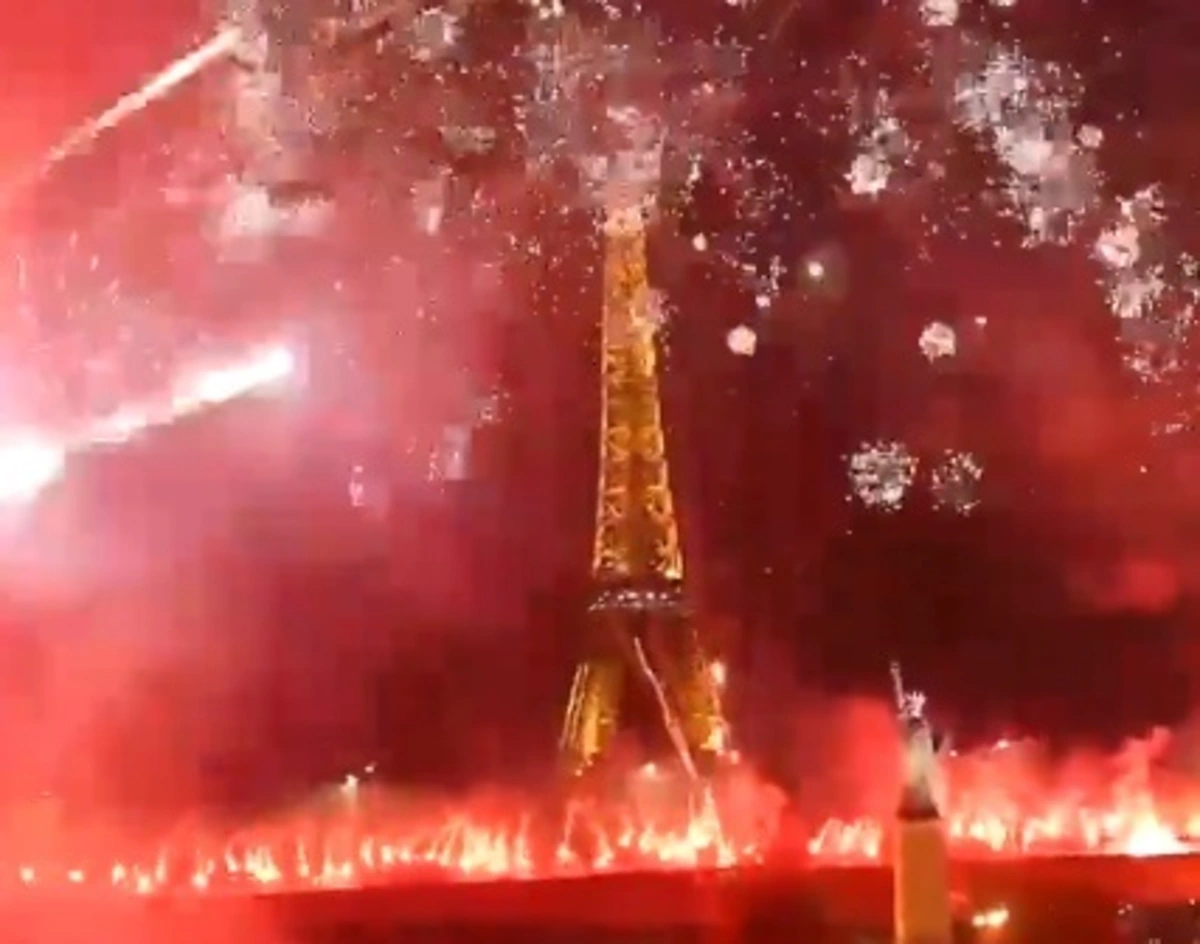 Imagem de contexto do artigo Pirotecnia de ultras do Wydad em Paris dá que falar: "Inteligência Artificial..."