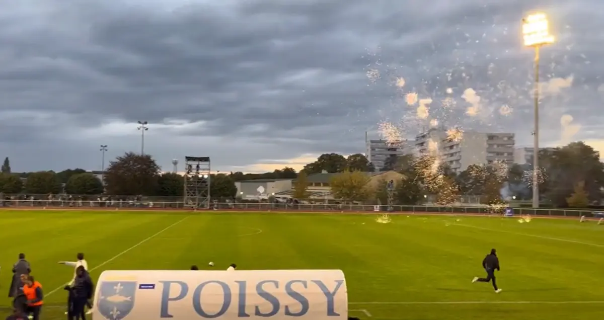 Imagem de contexto do artigo PSG-Reims, da liga francesa feminina, suspenso devido ao lançamento de fogos de artifício: ora veja