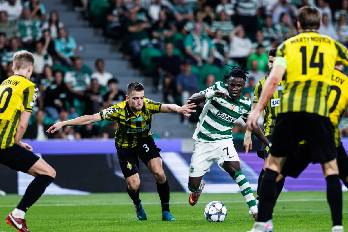 Luís Mata com Geovany Quenda no Sporting-Kairat Almaty