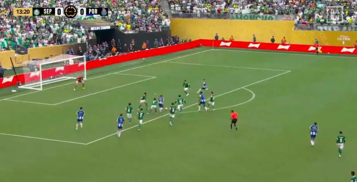 Imagem de contexto do artigo Rodrigo Mora ameaça golo frente ao Palmeiras de Abel: ora veja