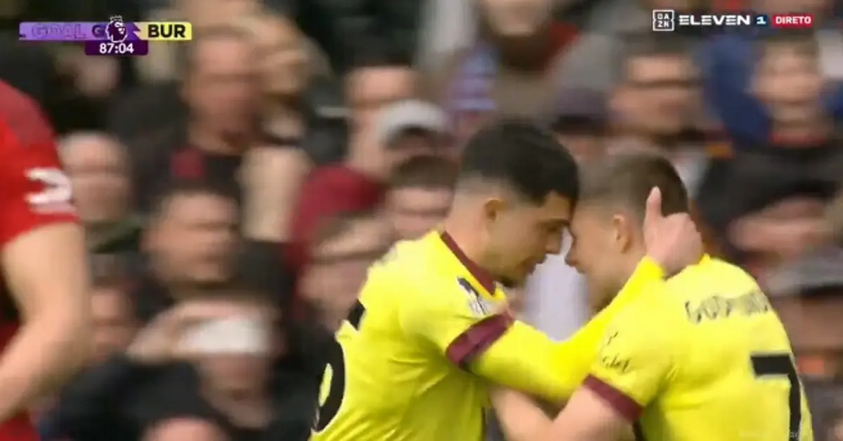 Festa do Burnley (créditos: DAZN)