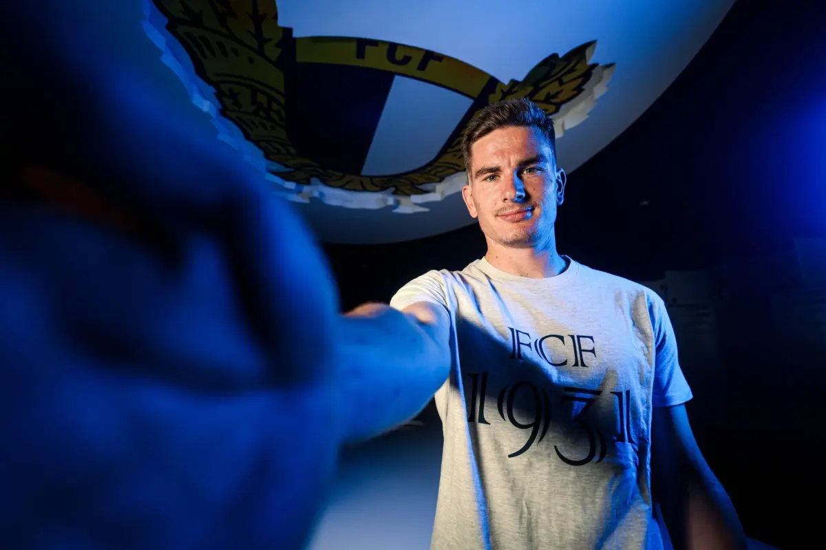 Tom van de Looi é o primeiro reforço do Famalicão (créditos: Famalicão)