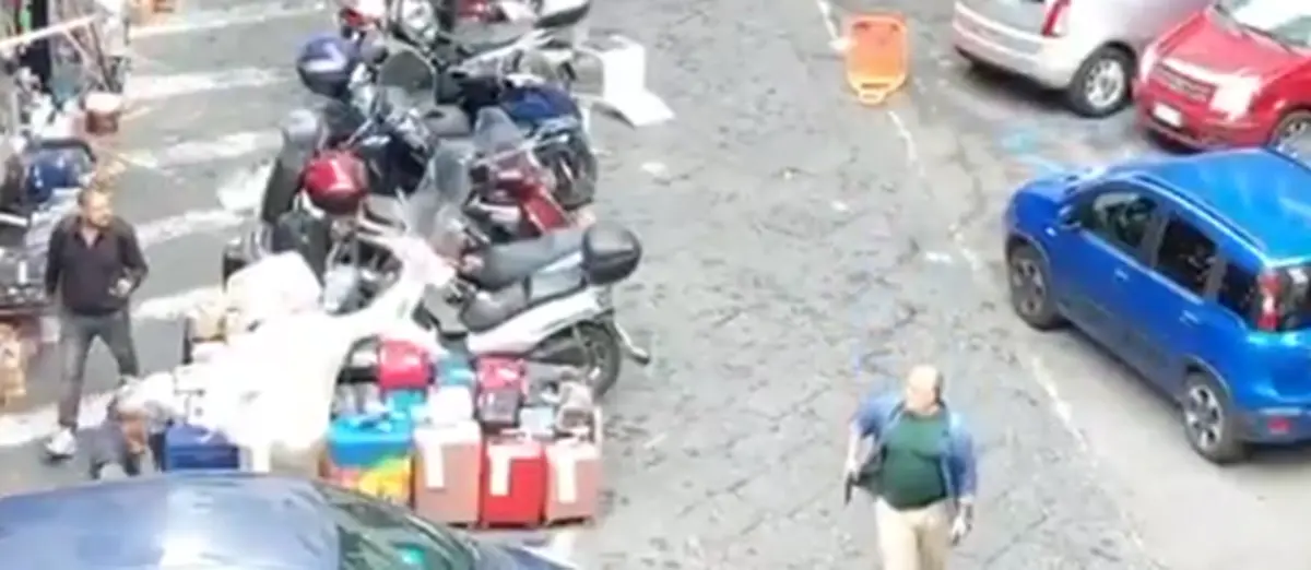 Imagem de contexto do artigo Nápoles-Sporting: homem com arma entre adeptos será polícia à paisana