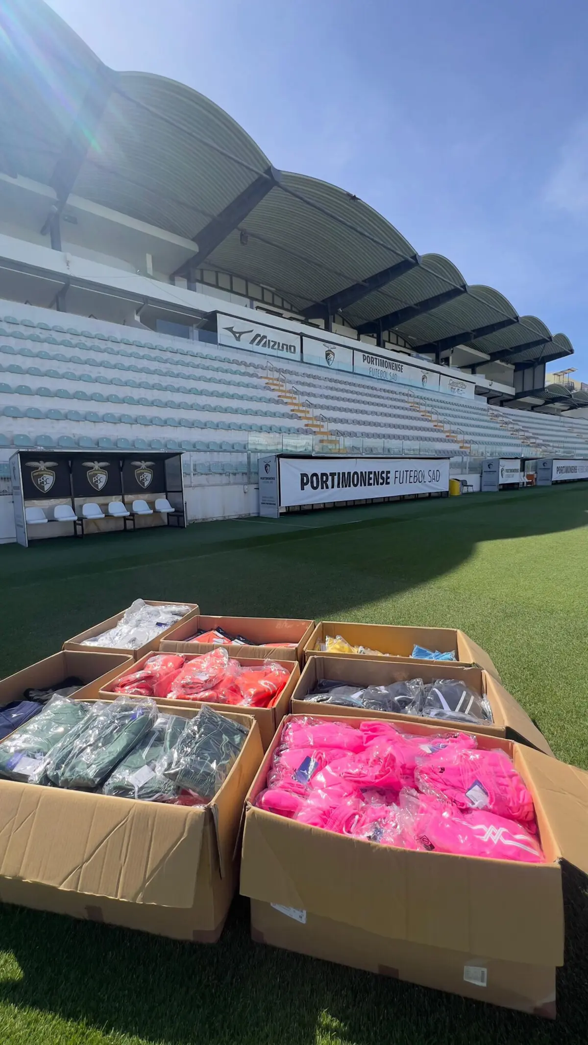 Imagem de contexto do artigo Portimonense solidário: uma tonelada de roupa enviada para o Rio Grande do Sul