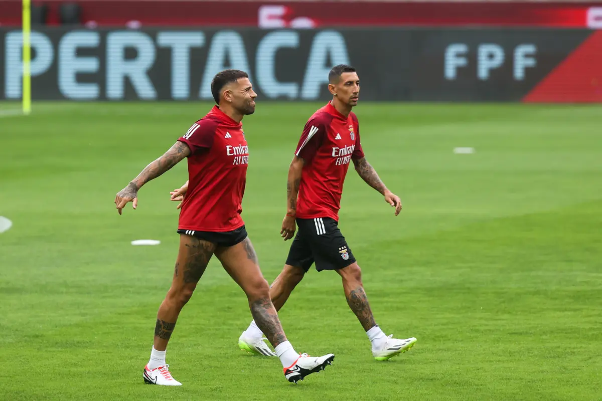 Otamendi e Di María (Créditos: Ivan del Val/Global Imagens)