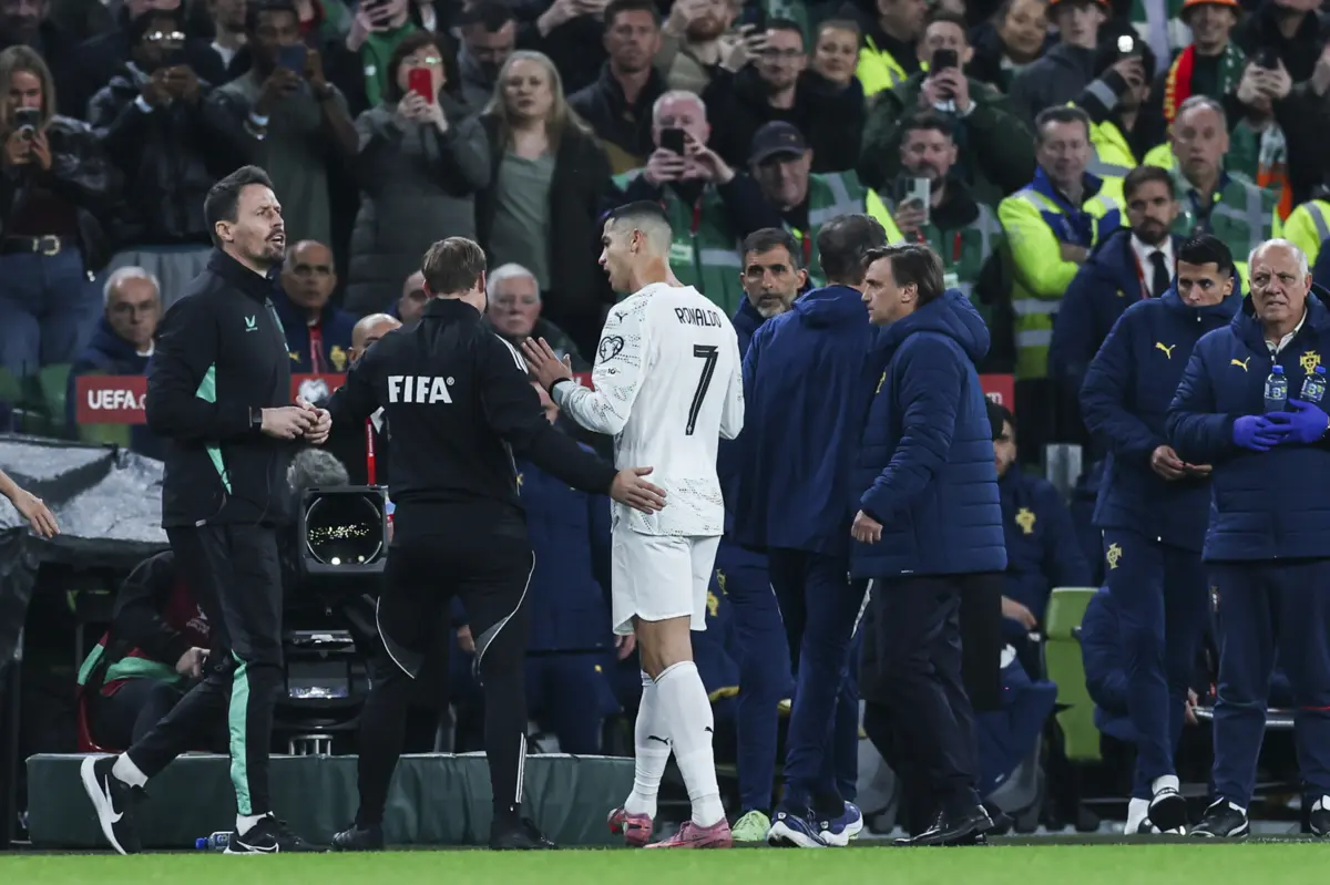 Cristiano Ronaldo foi expulso por agressão na Irlanda