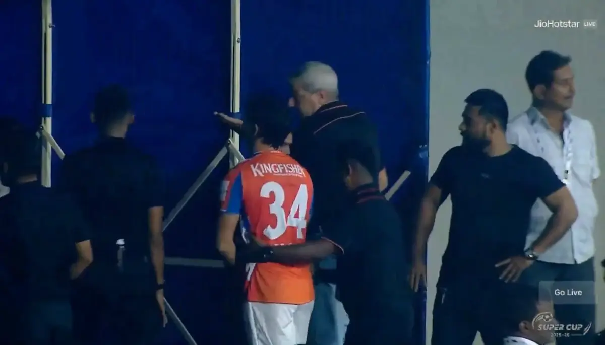 Imagem de contexto do artigo Surreal: expulso antes do apito inicial por causa da roupa interior