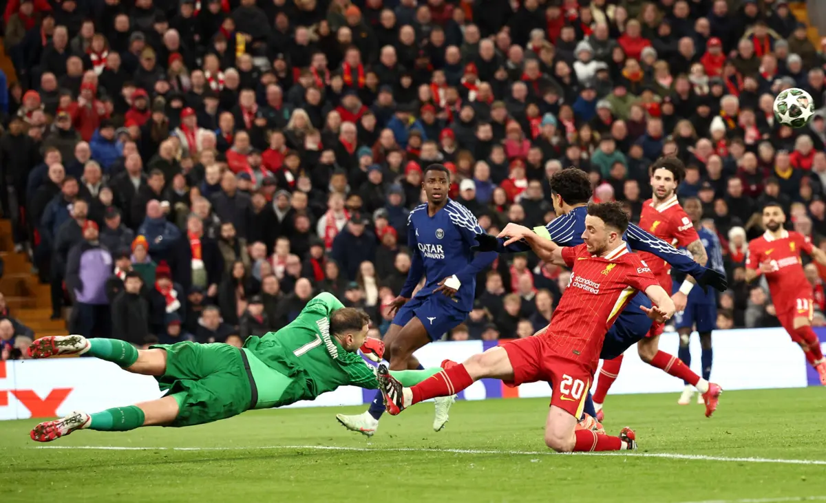 Imagem de contexto do artigo Espectáculo e emoção até ao fim no Liverpool-PSG. Veja aqui o resumo