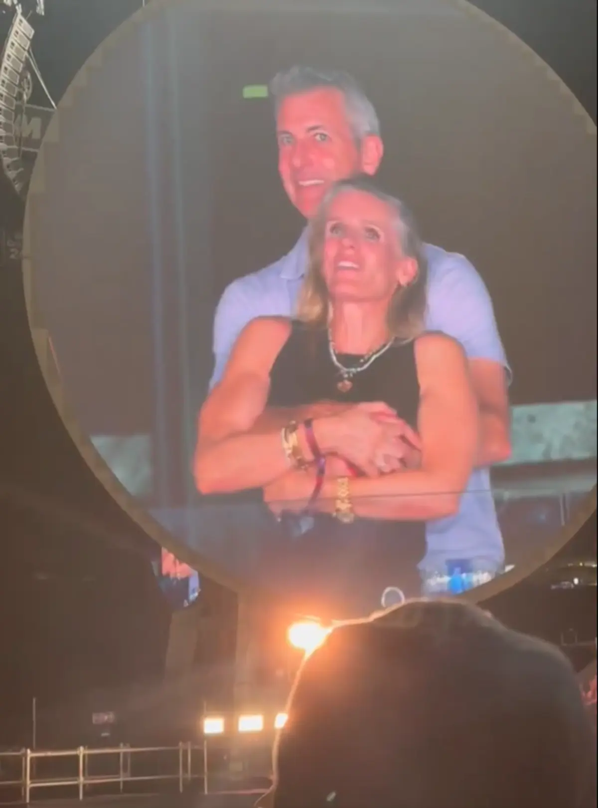 Imagem de contexto do artigo CEO de empresa é apanhado a trair a mulher em concerto dos Coldplay