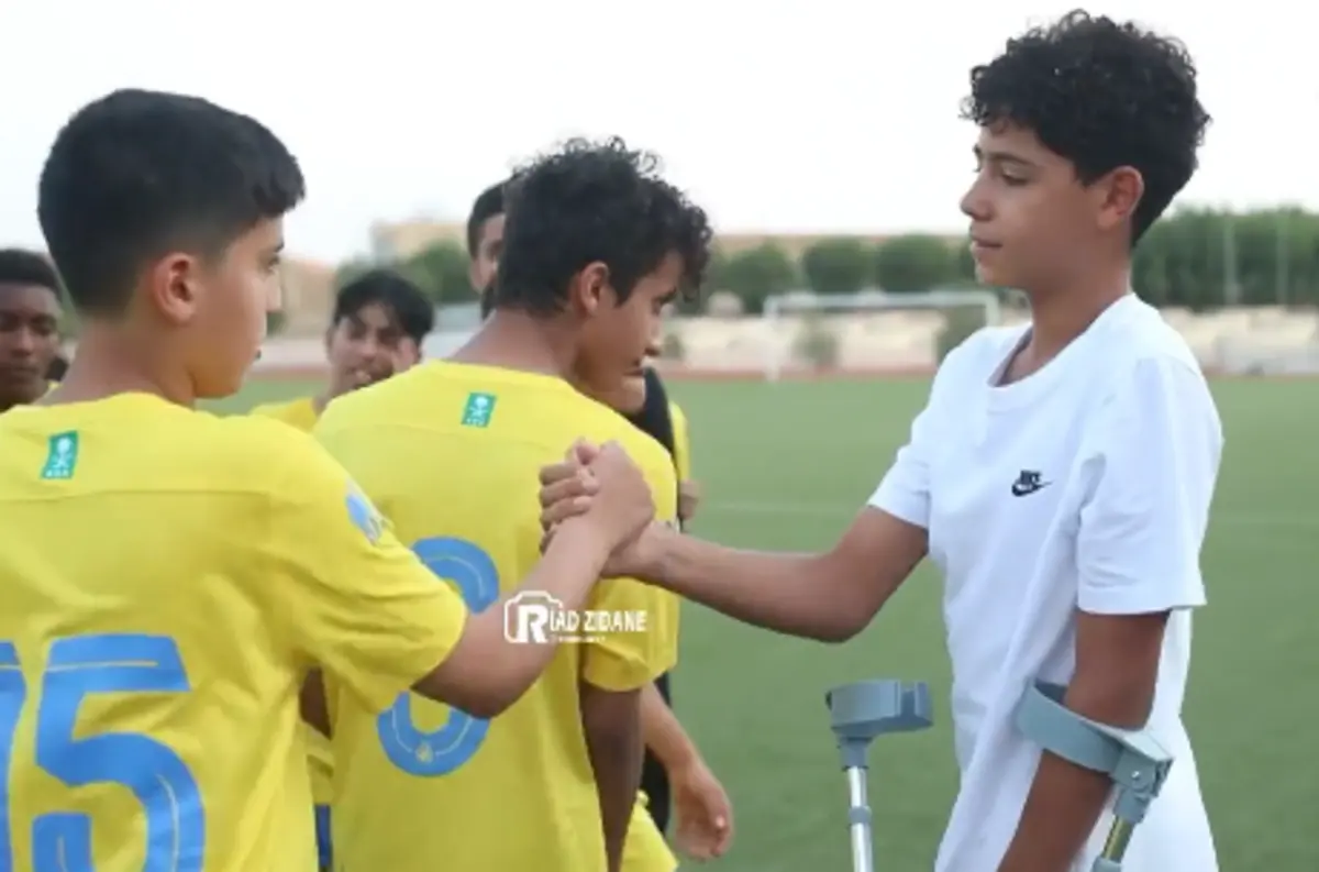 Cristianinho de muletas