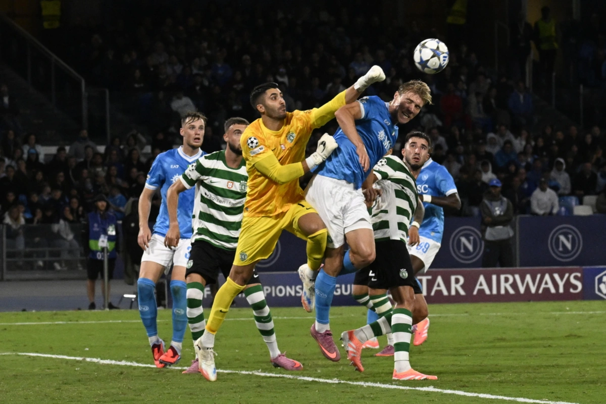 Hojlund marcou o 2-1 que deu a vitória ao Nápoles