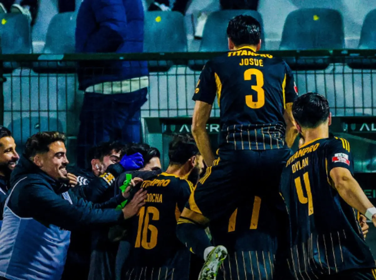 Lourosa demolidor em Paços de Ferreira