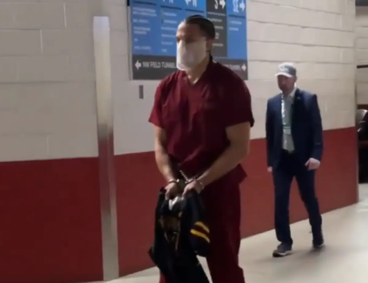 Imagem de contexto do artigo Super Bowl: jogador dos Patriots chega algemado e vestido de prisioneiro