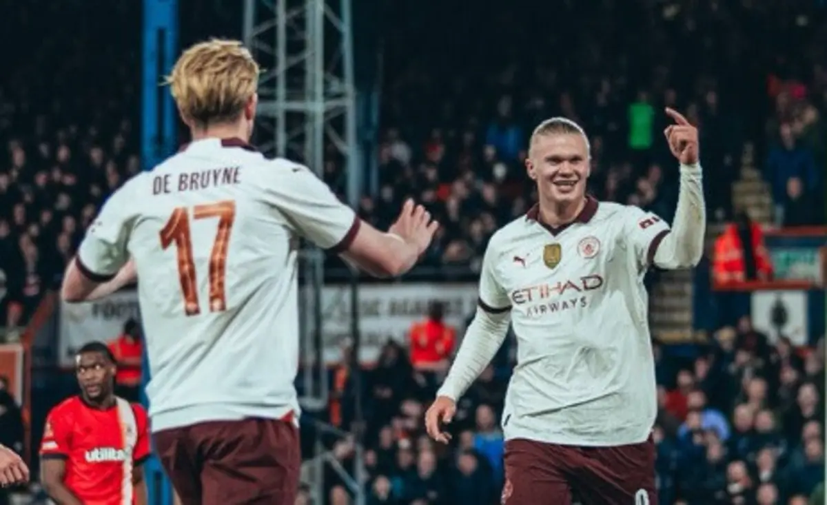 Haaland e De Bruyne (créditos: Manchester City)