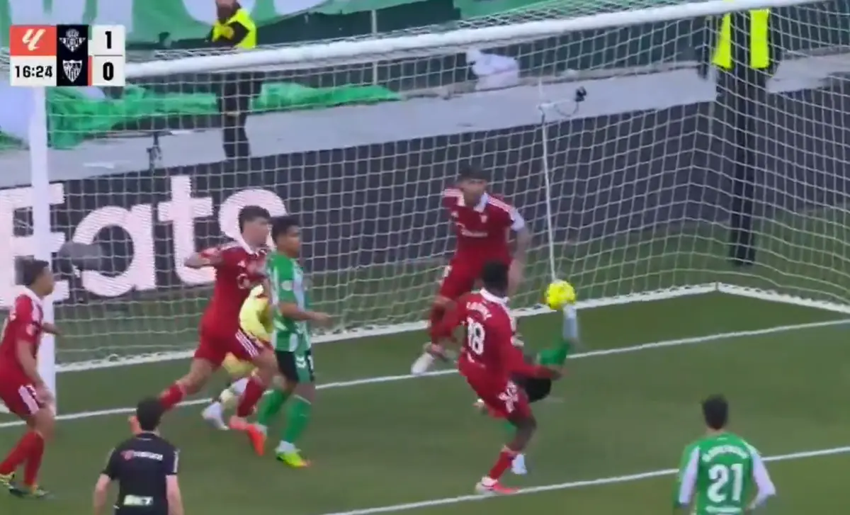 Imagem de contexto do artigo Antony marcou de bicicleta no Bétis-Sevilha. Ora veja