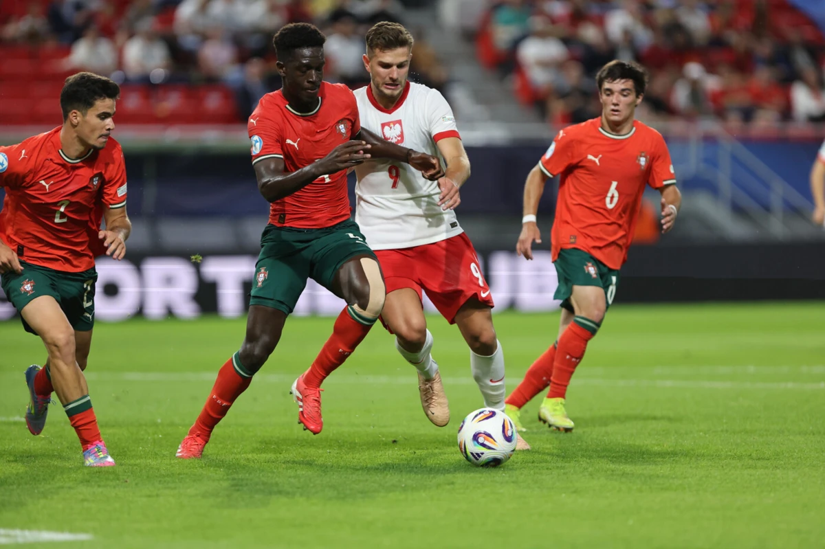 Chico Lamba esteve no recente Europeu de sub-21 (Créditos: EPA)