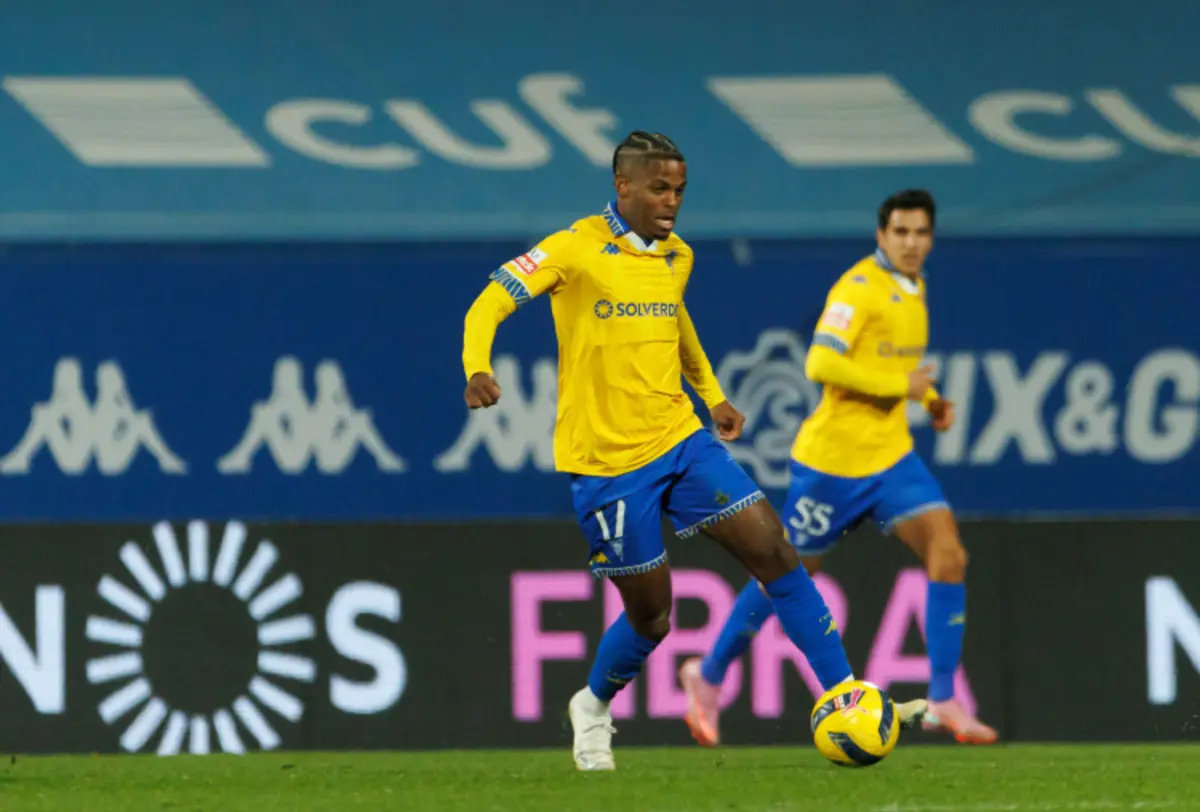 Fabrício Garcia foi emprestado pelo Estoril ao Alverca