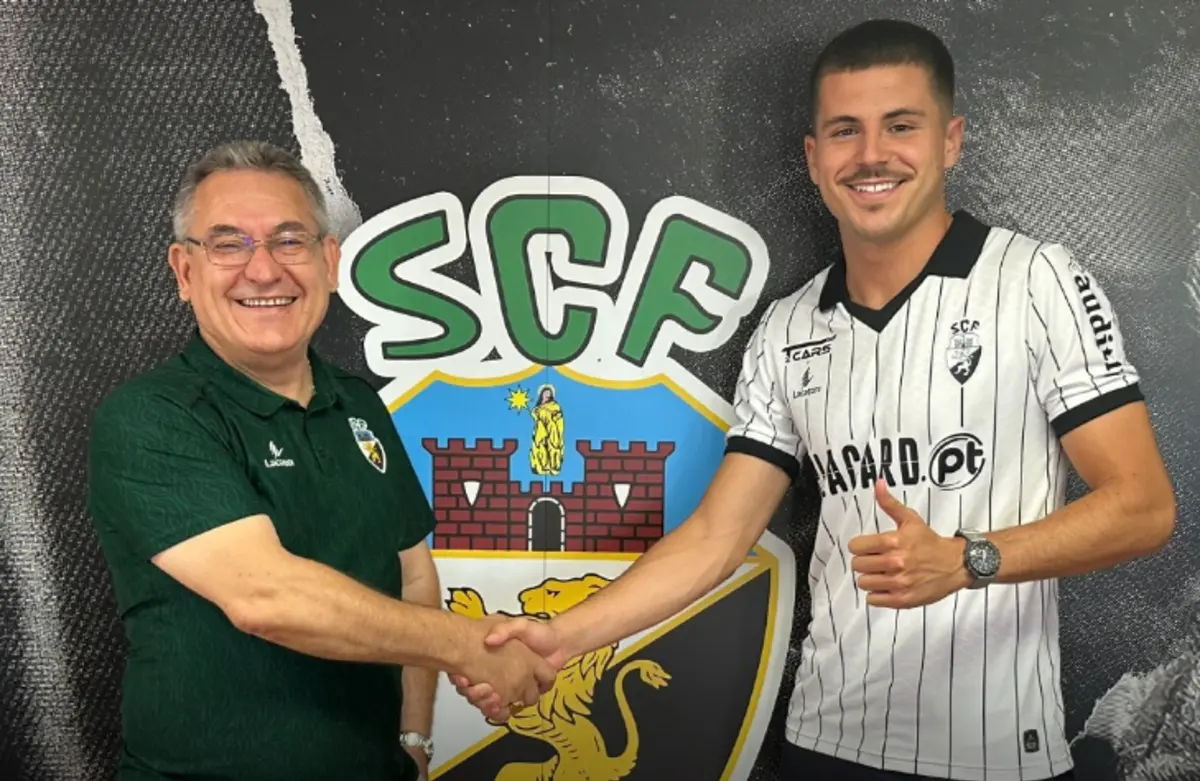 Marco Moreno à direita (Créditos: Farense)