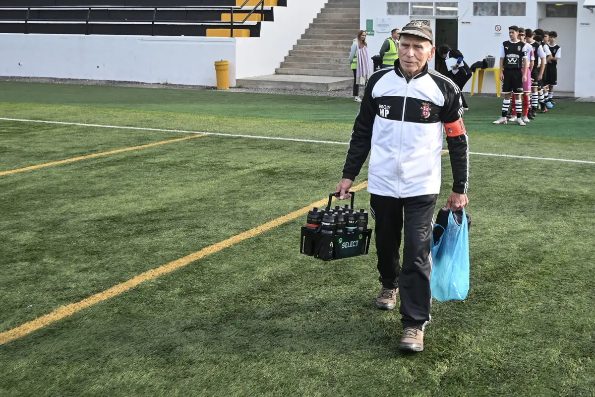 Imagem de contexto do artigo Tem 92 anos e há 37 que é massagista do Caldas: "Ficarei enquanto o corpo deixar"