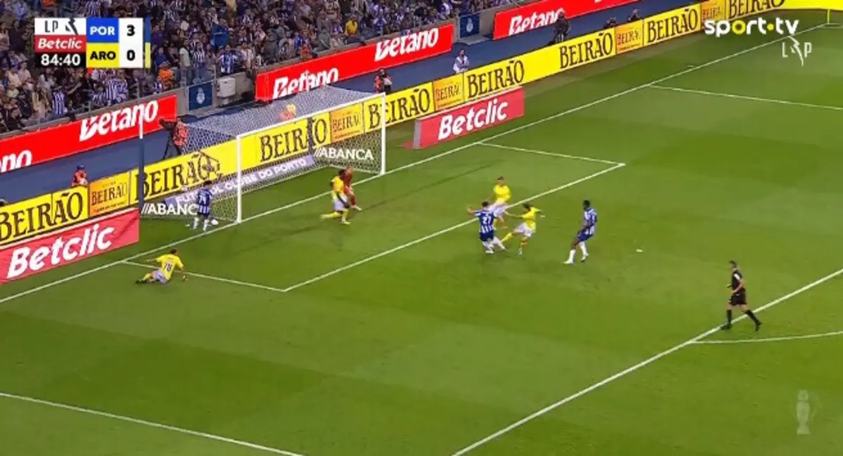 Imagem de contexto do artigo Deniz Gul estreou-se a marcar na I Liga e fechou goleada ao Arouca. Ora veja