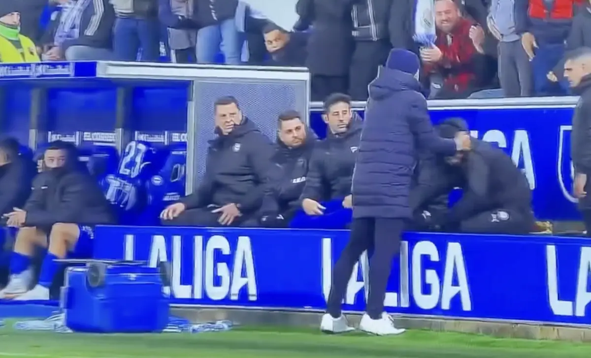 Imagem de contexto do artigo Insólito: treinador do Alavés ficou possesso após golo que deu vitória ao Real Madrid. Ora veja