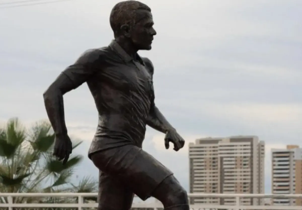 Imagem de contexto do artigo Estátua em homenagem a Dani Alves na terra natal do jogador foi retirada