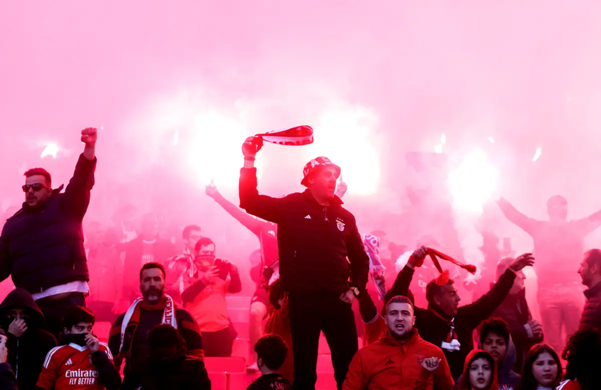 Adeptos do Benfica no clássico frente ao FC Porto