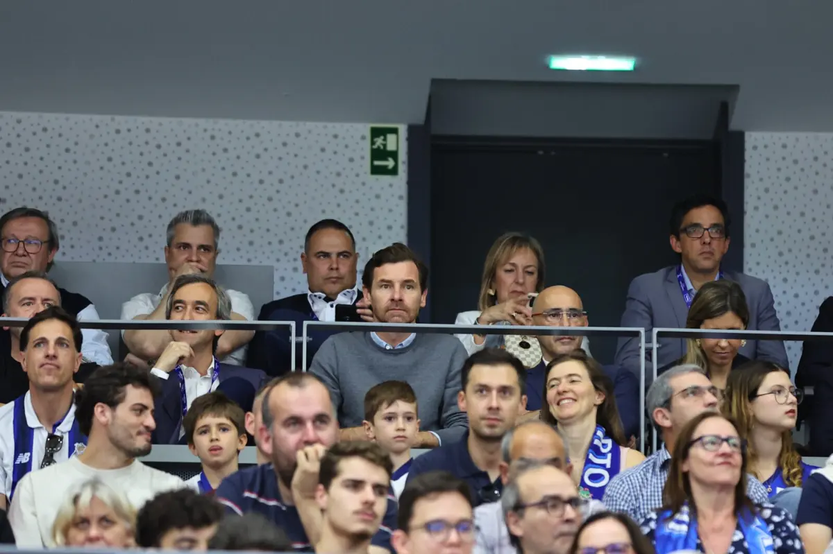 Imagem de contexto do artigo André Villas-Boas assiste ao Sporting-FC Porto na Liga dos Campeões de hóquei em patins