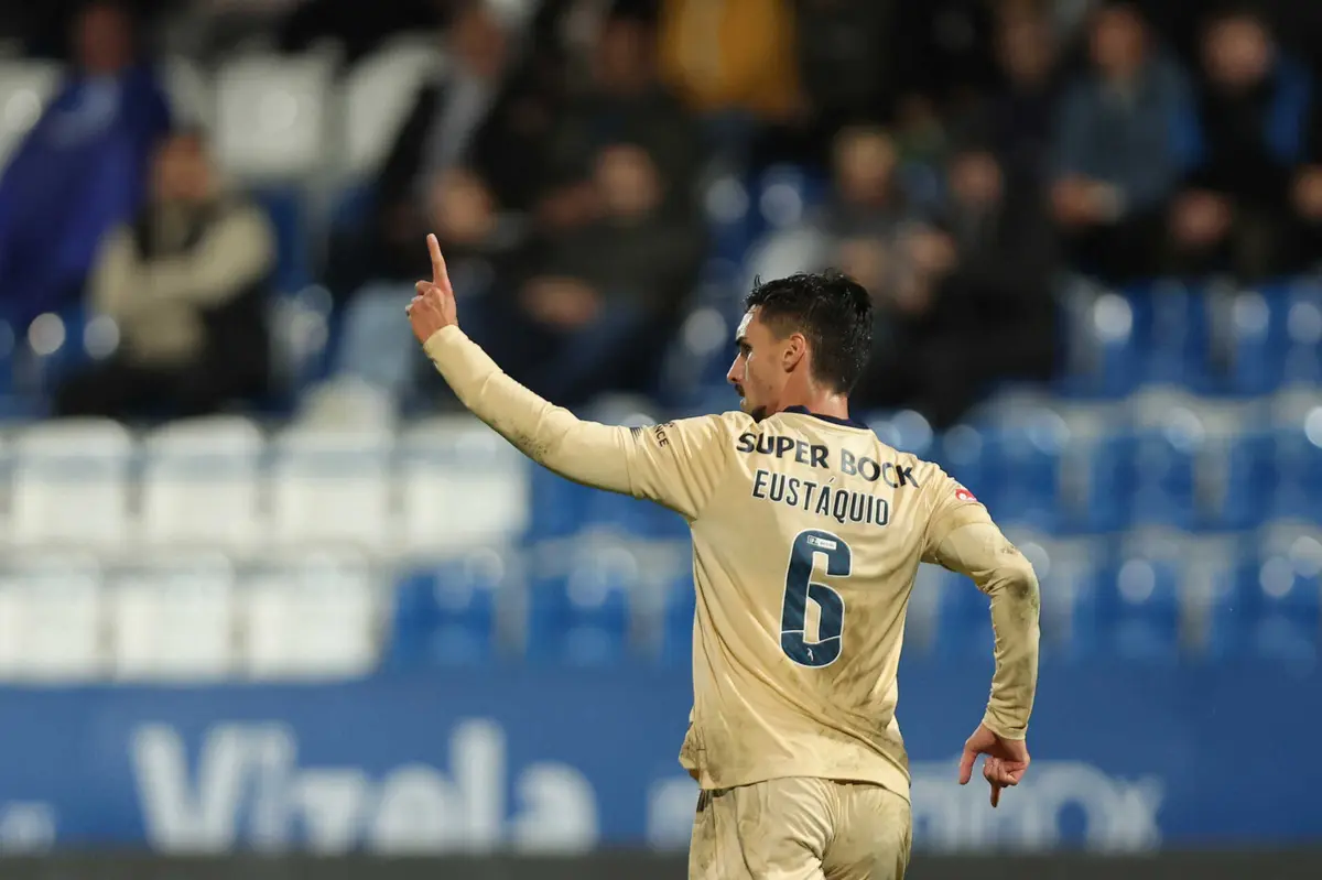 Imagem de contexto do artigo Stephen Eustáquio no clube dos 300 ao lado de Fábio Cardoso