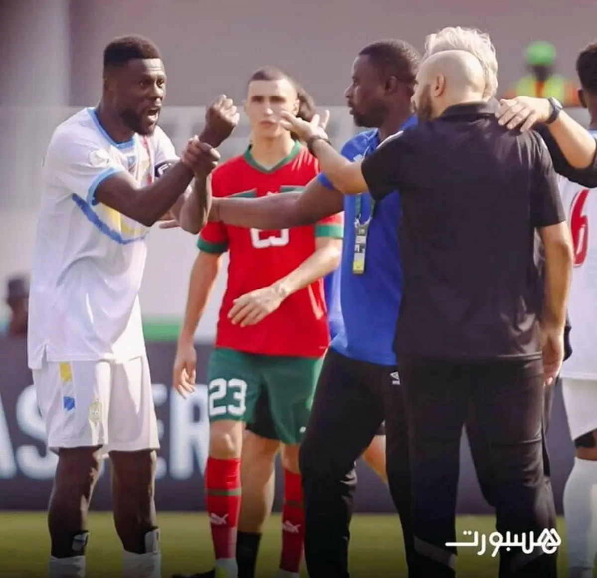 Altercação com Chancel Mbemba vale castigo pesado a selecionador de Marrocos