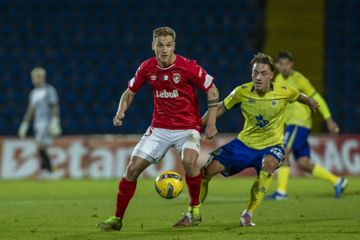 Serginho, do Santa Clara, vigiado de perto