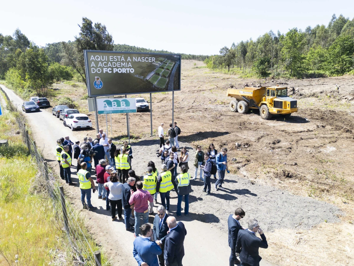 Trabalhos de limpeza já arrancaram nos terrenos, mas há dúvidas em relação à concretização da operação por força da eleição de Villas-Boas como presidente