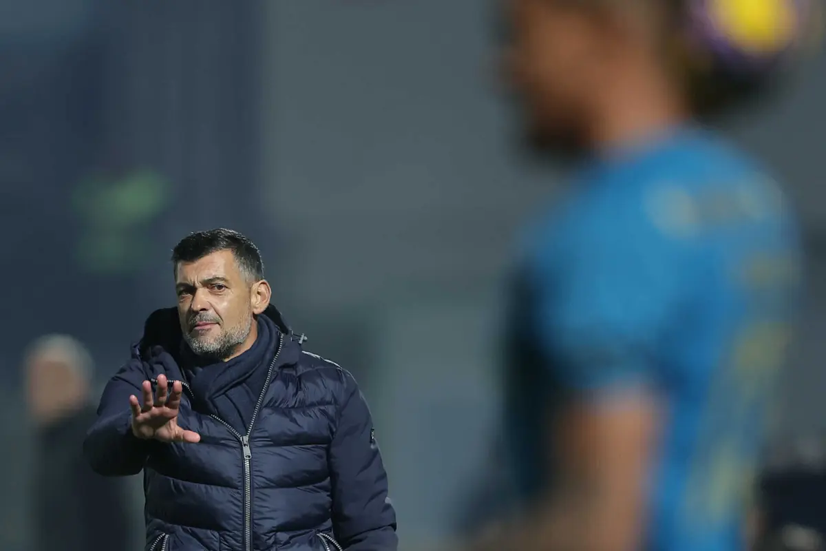 Imagem de contexto do artigo Varela no meio da remodelação: o onze provável do FC Porto frente ao Casa Pia