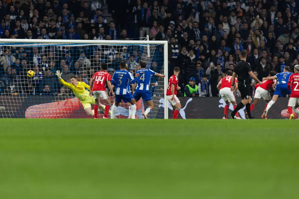 Bednarek marcou o golo da vitória contra o Benfica