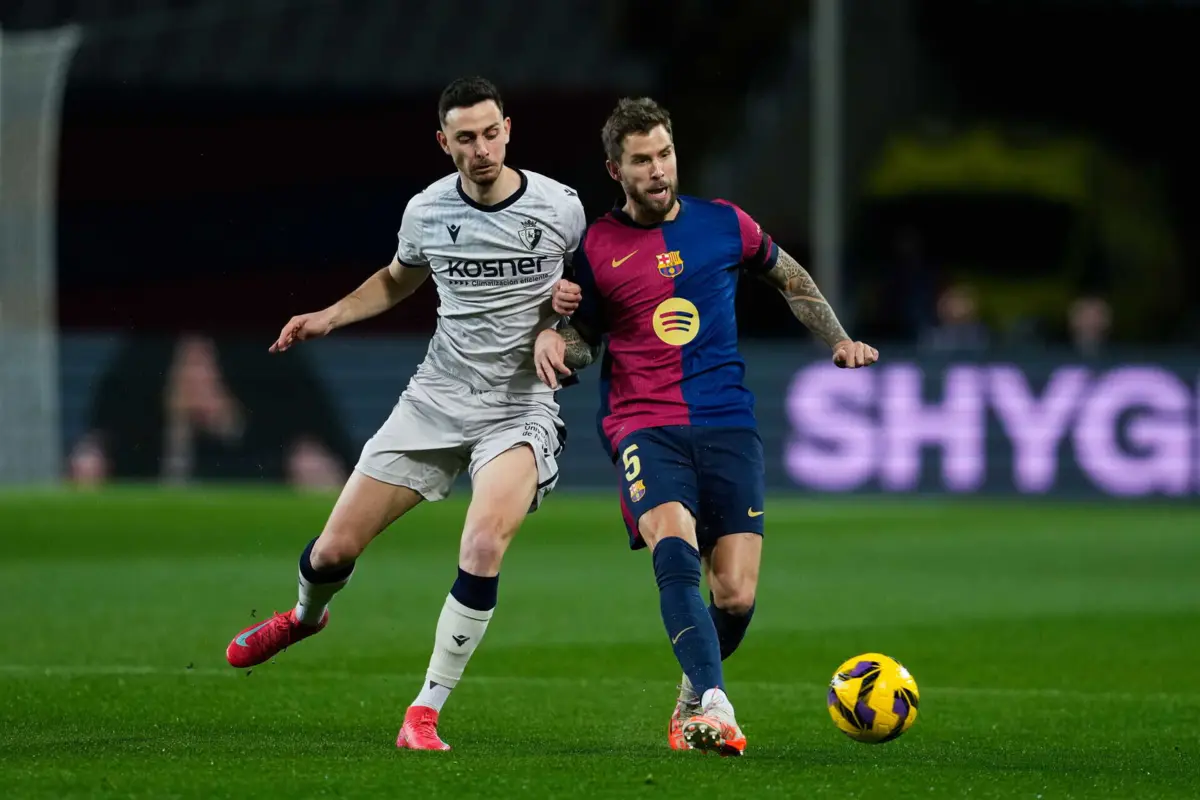 Inigo Martínez diante do Osasuna (créditos: EPA)