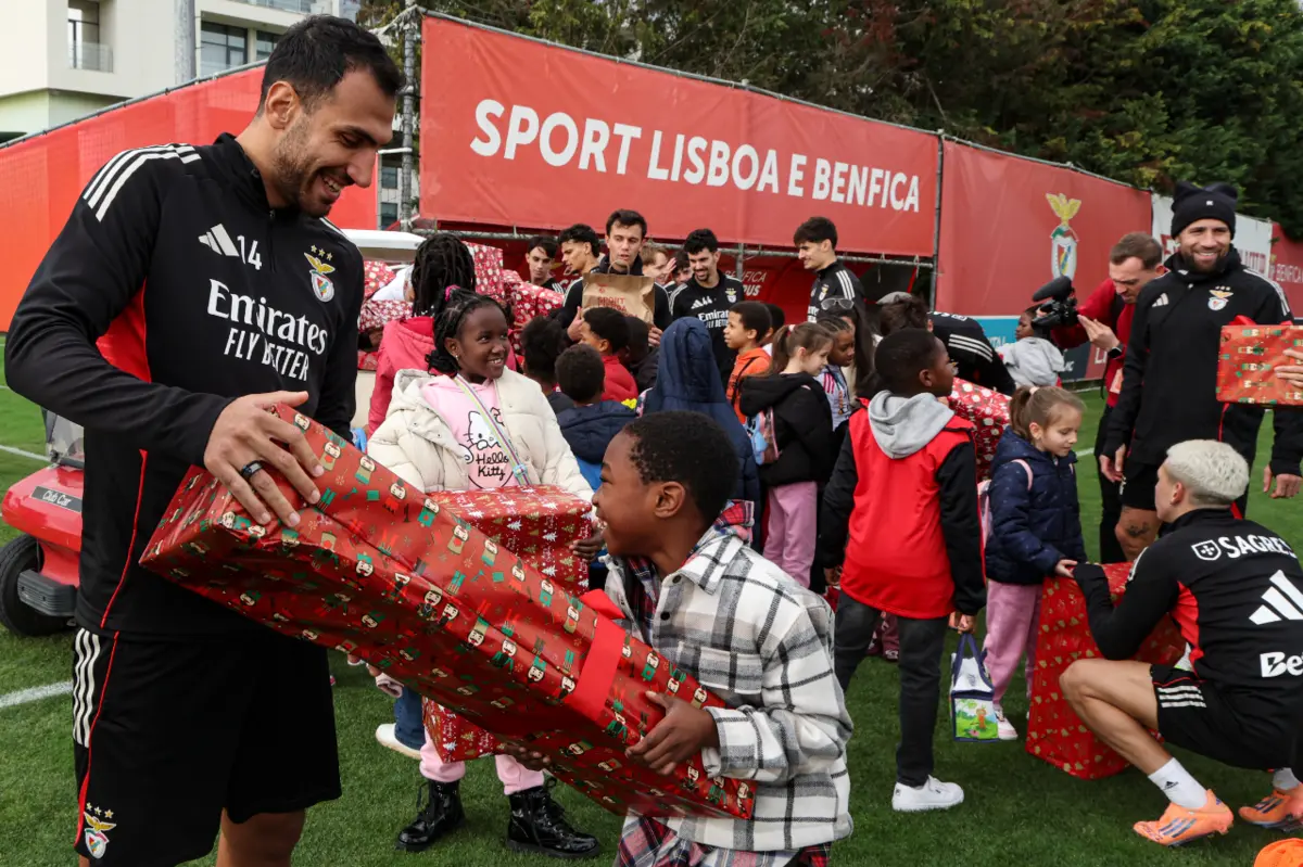 Imagem de contexto do artigo Plantel do Benfica tornou especial o Natal de várias crianças